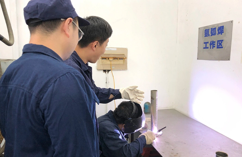 【师带徒活动】“师带徒促成长 凝聚企业正能量”系列报道之c7c7娱乐平台入口六厂“师带徒”活动
