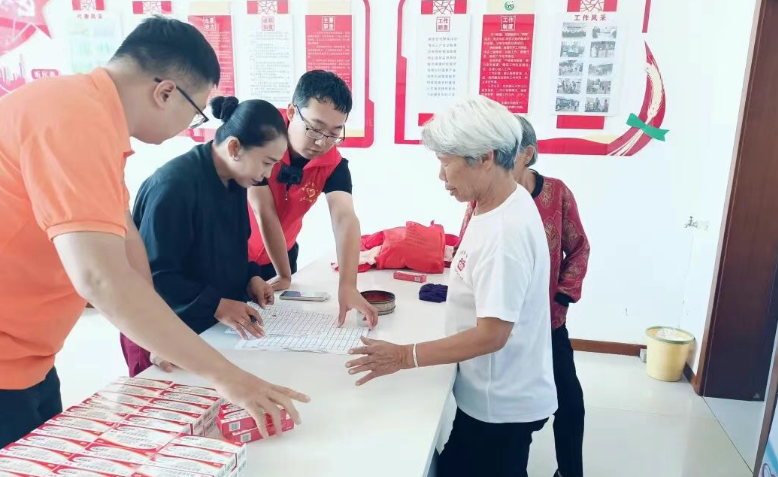 c7c7娱乐平台入口基金会深入佳木斯市桦南县愚公村开展药品捐赠活动